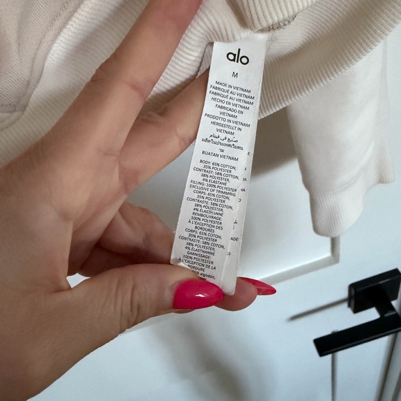 ALO Yoga Women’s Colorblock Crewneck Hoodie - Beige & Cream - Picture 4 of 4